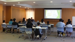 【職場見学会の様子】