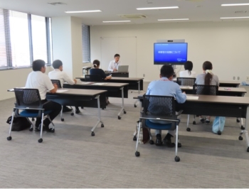 画像の代替テキストを入力ください。