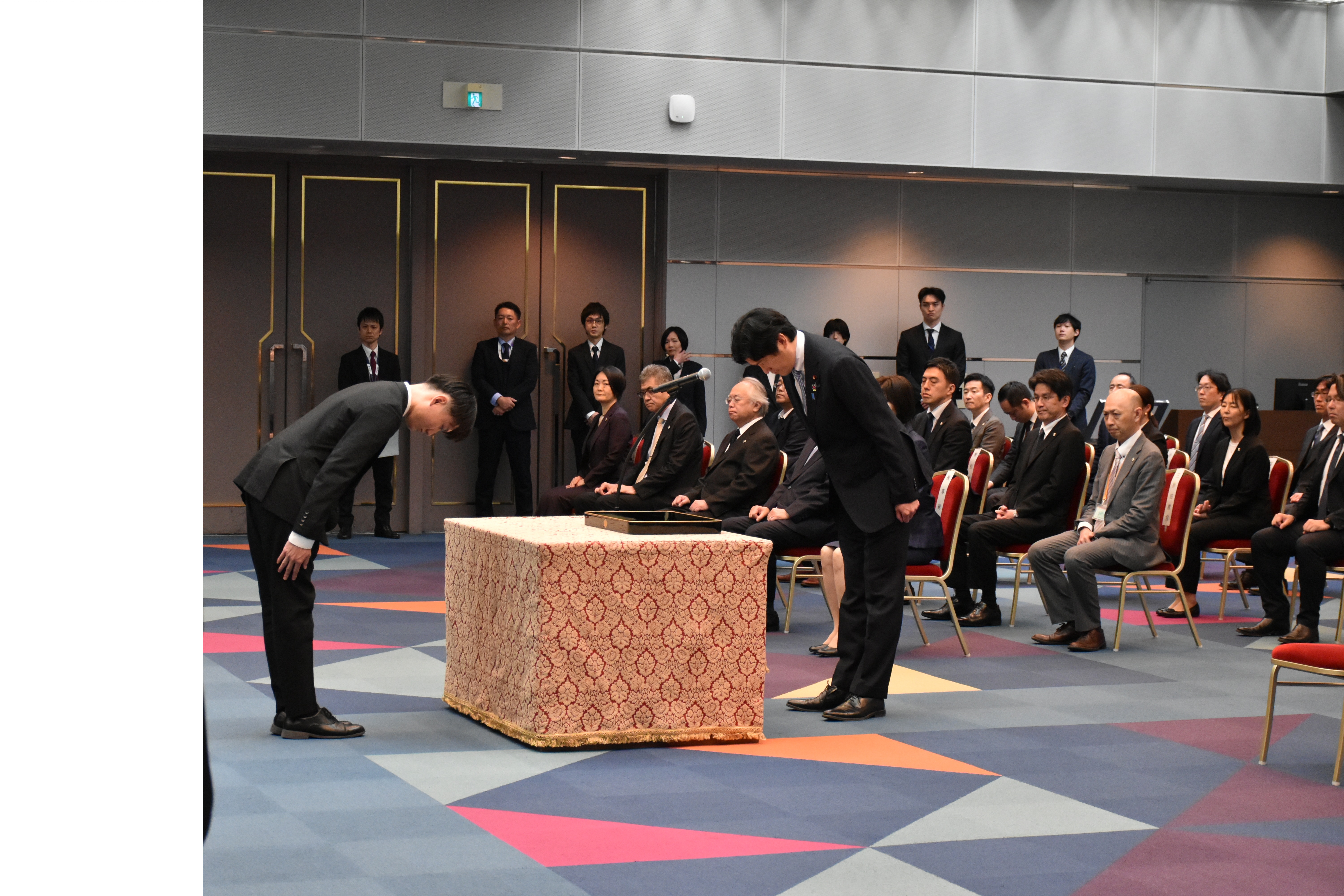 任官式の様子
