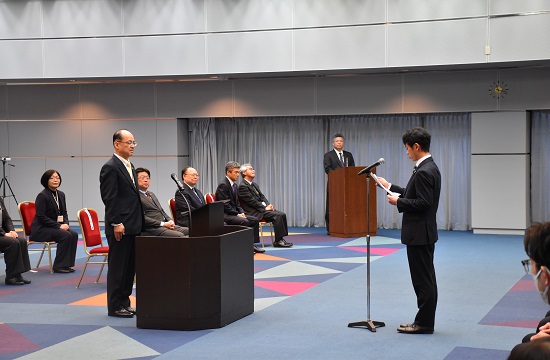 任官式の様子